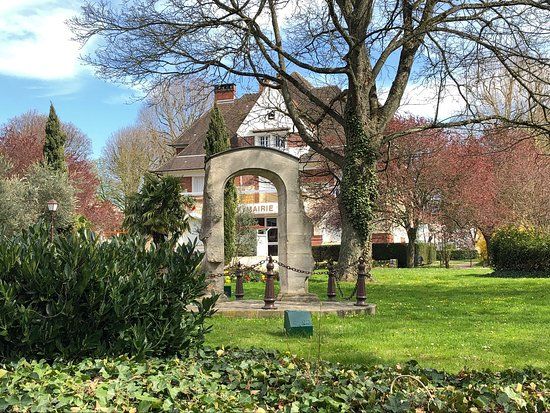 Les Vestiges du Chateau de Roissy-en-France